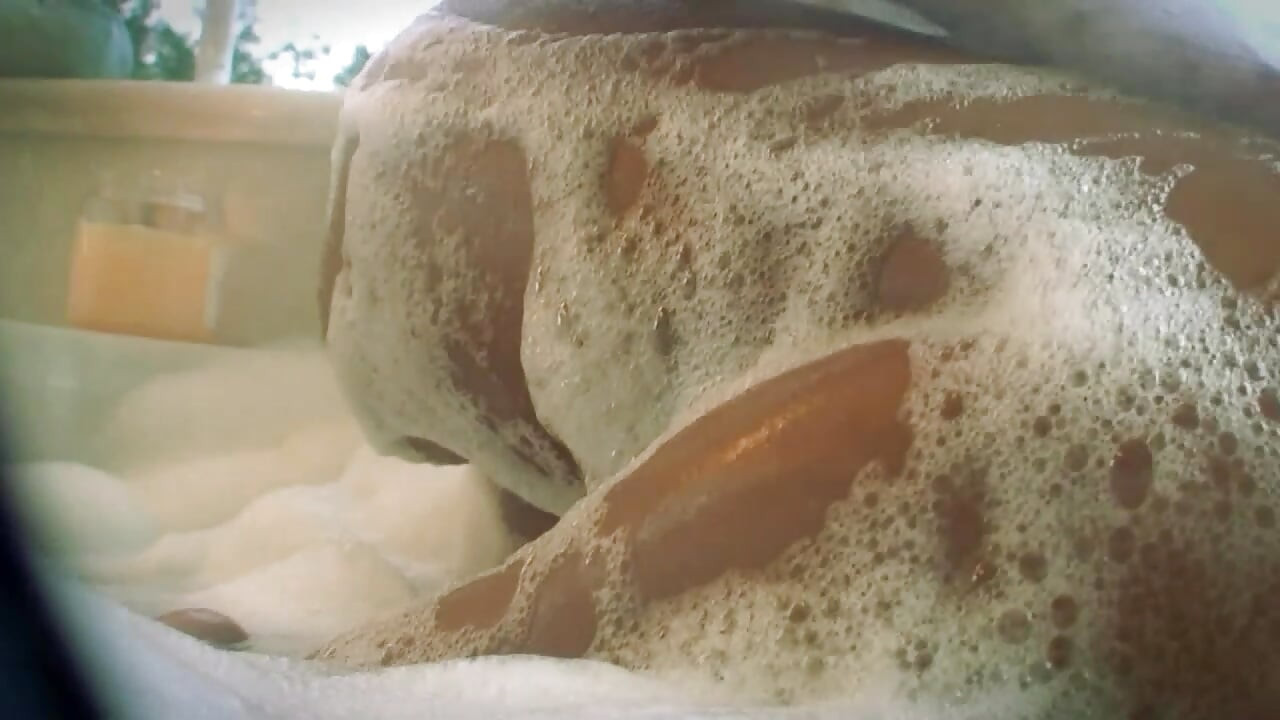 チェコの欲求不満なブロンド女性二人が大きなチンコをしゃぶっている。素晴らしいフェラチオ!!