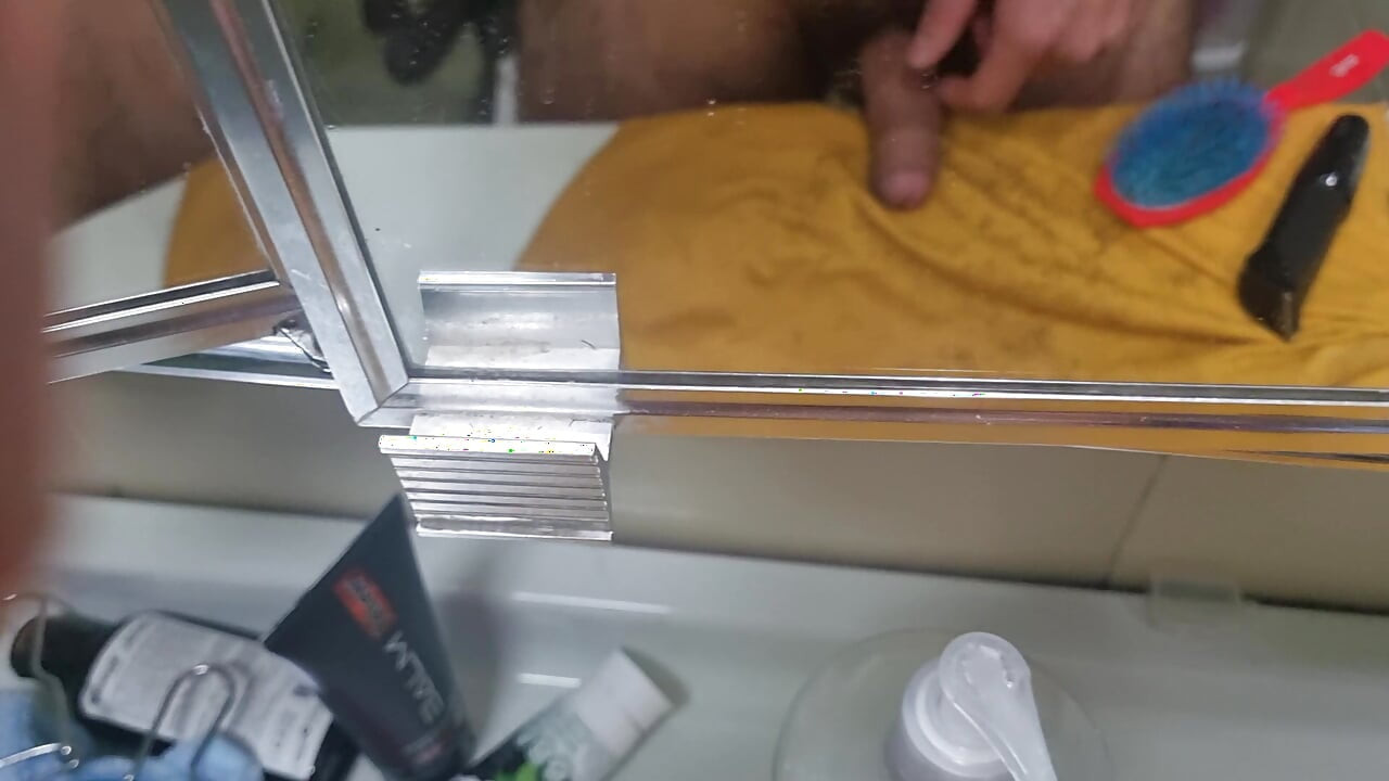 Trimming his beard and brushing his cock against his hair. I'm putting together a new style for my fur. Follow me!