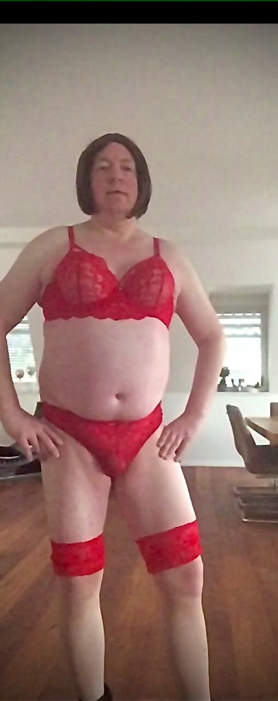 Nicki-Crossdress sexy red.Stockings and Lingerie