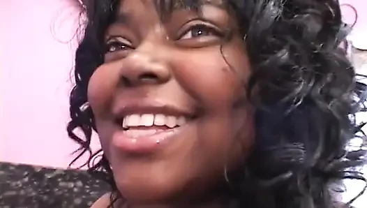 Bbw terangsang mengerang sebagai tiang besar menembus memeknya yang basah