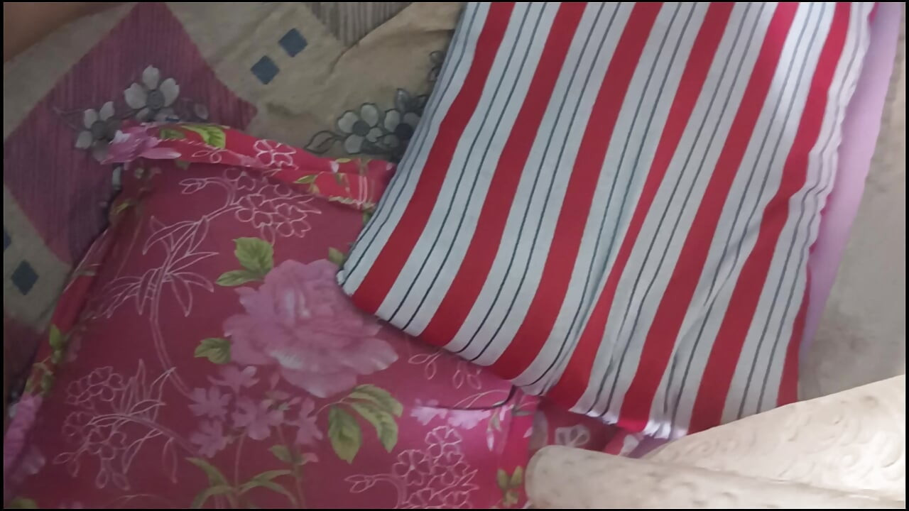Apni bri didi ko rat var choda oil lga kar