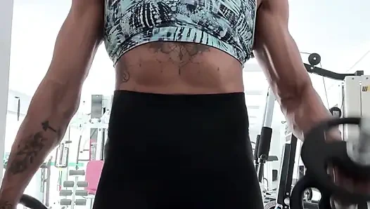 Ebenholz-milf, starrer arsch zittert nach dem biecken