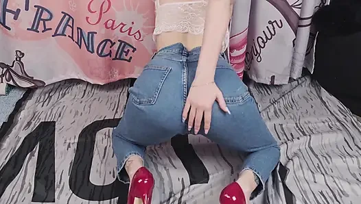 Eva Peed in Her Jeans, Made Them Wet