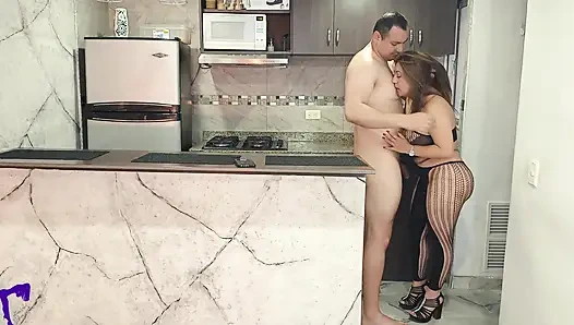 Tante seksi latina yang doyan selingkuh ini bikin aku sange pagi-pagi dan berakhir dengan sperma hangatnya setelah dicrot di dalam