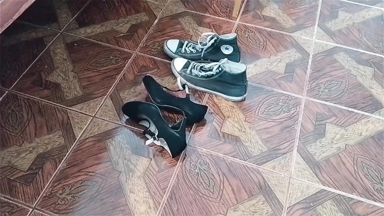 与继子的禁忌之夜：床边的衣服, 勺子性爱, 四人, 传教士. 并在她的奶子上结束