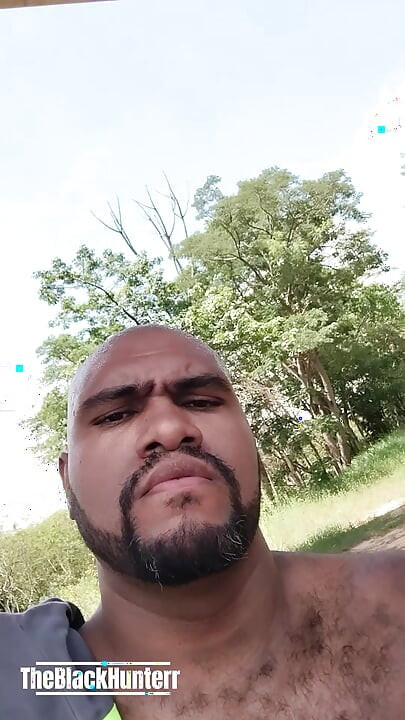 Trở lại từ công việc, tôi dừng lại để đi tiểu và kết thúc bằng cách cởi bỏ tất cả quần áo của tôi trên đường phố