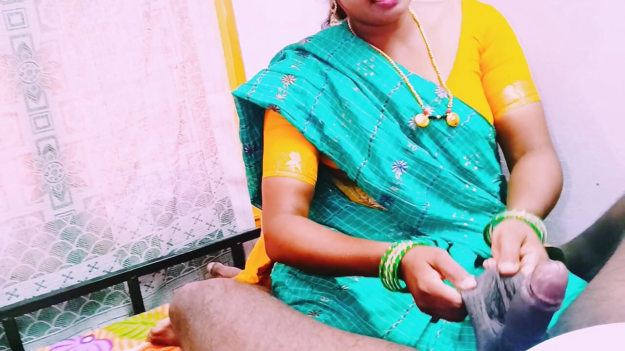 Indisk städerska fantastisk avsugning cowgirl jävla med husägaren. Telugu smutsiga samtal.