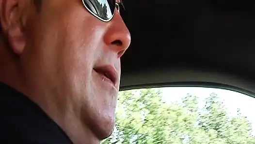 Fransız sürtük açık havada gösteride sikiliyor