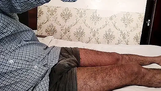 Юную дези 18+ бхабхи застукали Девар за мастурбацией после того, как она жестко трахается, пока дома одна (хинди аудио)