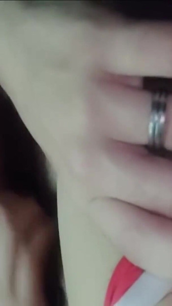 彼女が彼を待っている間、私は彼女の家の前で彼の精液を飲み込みました | クリップ 2