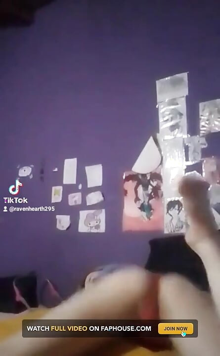 اضربني بهذه الطريقة وقدميك تجعلني