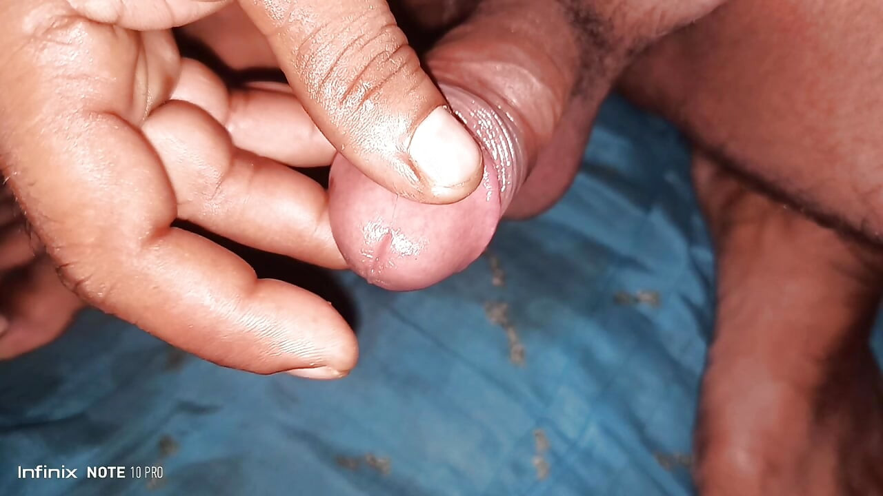 Želim vidjeti prekrasan indijski kurac kako se uspravlja