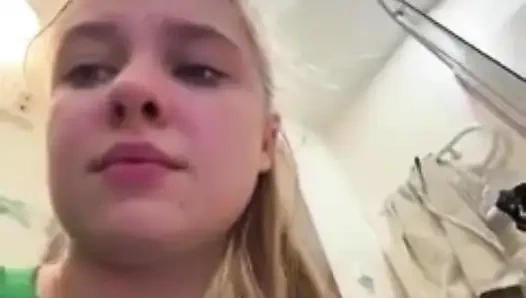 Трахаю и играю с анальным плагом