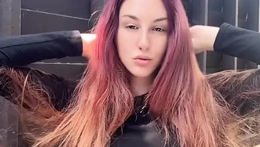 Artemisia si tante seksi italia dengan toket besar suka fetish rambut panjang di luar ruangan