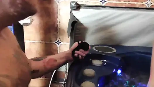 Penghinaan cuckold oleh bak mandi air panas