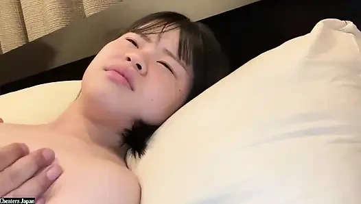 Wallflower si cewek hot rambut hitam lagi asik muasin memeknya
