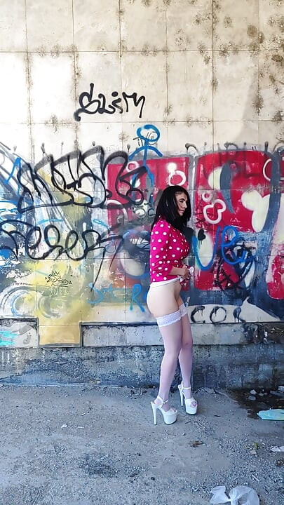 Hamba awek dengan pantat besar dan menghisap mendalam