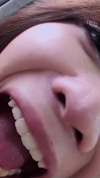 Silný okamžik od "Chlupatá japonská teenagerka svádí k necenzurované JAV POV creampie šukání starého chlapa"