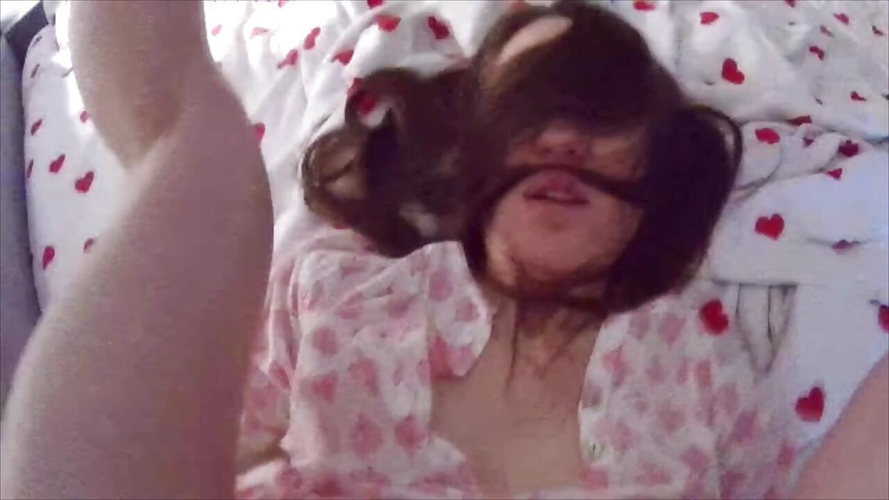 Real.Vrouw bedriegt haar man met zijn vrienden