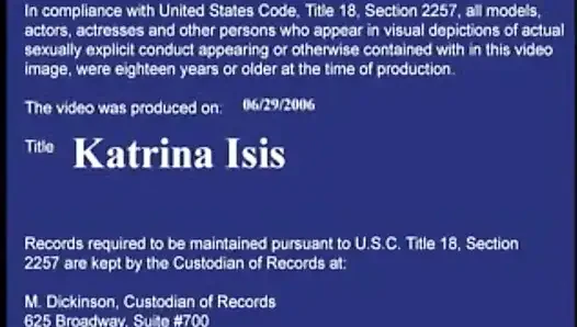 Tıraşlı Katrina Isis yatakta minyonla sikişiyor