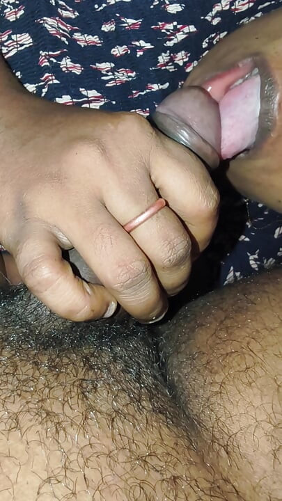 Oi Dears Hoje um pequeno boquete porque ele masturbando de repente