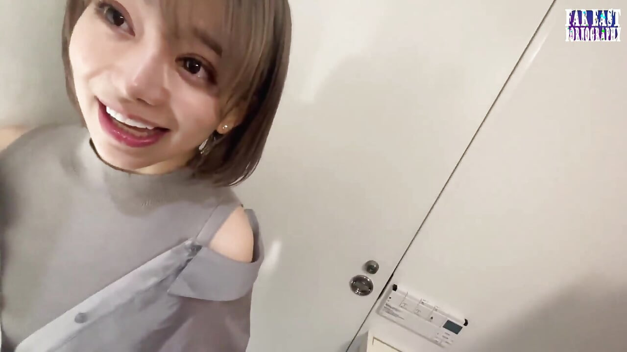 Stream Journey, une beauté mince maîtrise le frisson de sortir debout dehors, partie 1