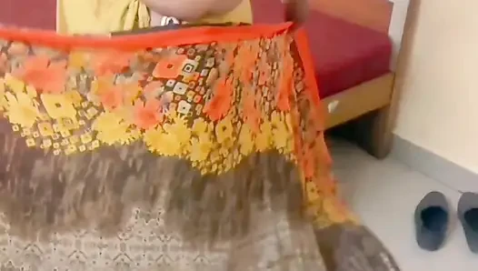 Desi tamilische bBW-ehefrau maya post-sex nackte badezimmerwäsche &langsam sari-anziehen necken, während cuck filmt