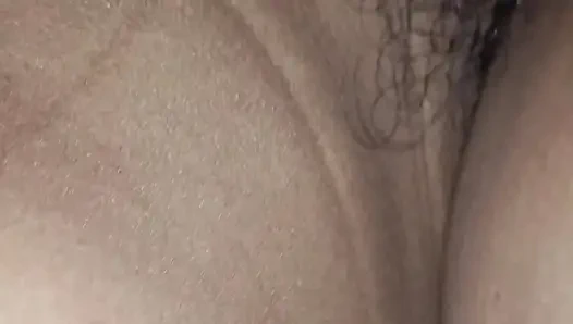 Hintli edepsiz büyük yarakla şımarık sikişiyor ve adam Hintli kızı ıslak amına sokacak eski pikap şemasını istismar ediyor