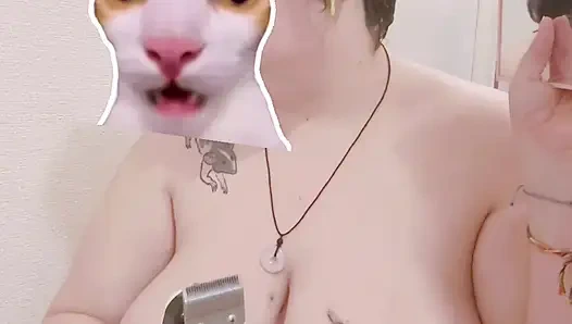 Kafamın kenarlarını tıraş ediyor önizleme