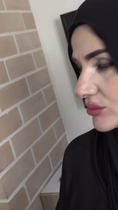Big Tits Big Ass Muslim Hijabi Mom Fucks BBC | Clip 1