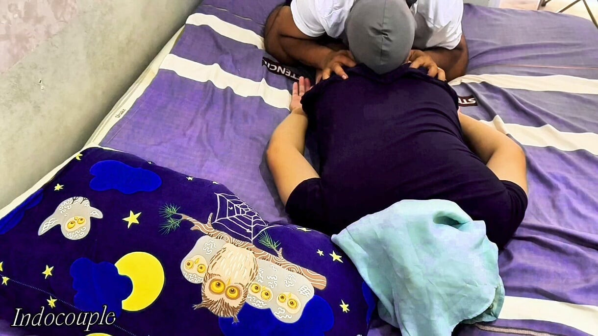 Salon urut sensual dengan gadis seksi memakai skirt mini kebaya dan urutan yang menyeronokkan