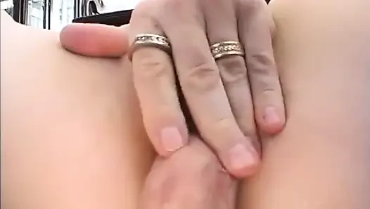 Pantat bahenol cewek seksi rambut pirang ini dientot habis-habisan sama kontol besar sampai matanya merem melek