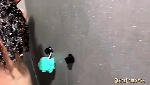 Überraschungs-Ficken unter der Dusche: Frag nach meinem Schwanz gegen die Fliesen