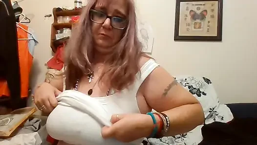 Şu çıplak büyük büyük göğüslere bak tas seksi büyük geniş göt
