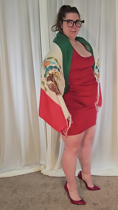 Alta gordinha tenta roupas da Copa do Mundo