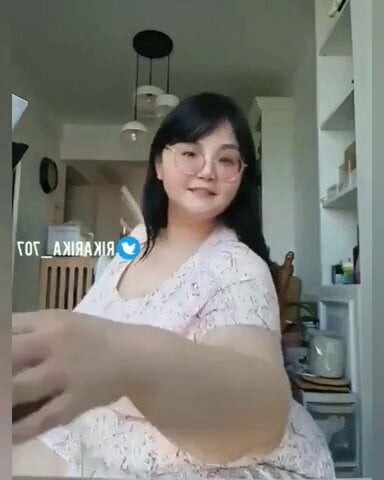 Awek montel super saiz yang sangat comel