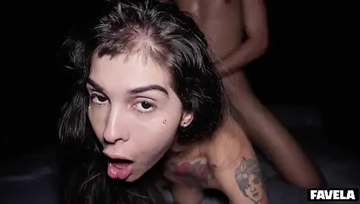 Adik tiriku datang berkunjung