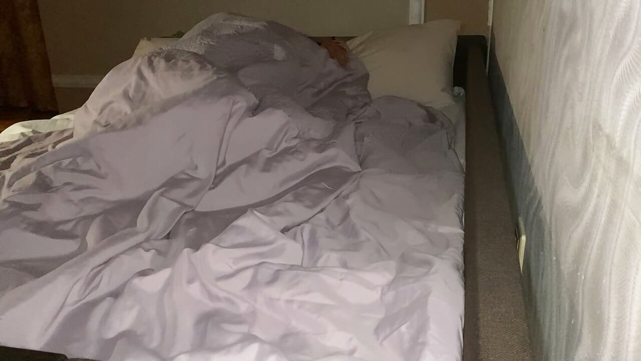 Seksi iç çamaşırı, narin kiçi, boşalmış popo