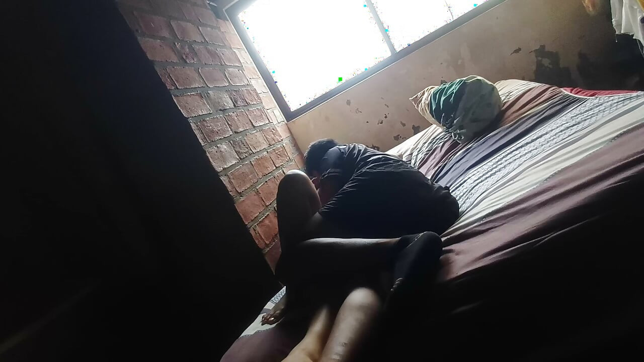 وقتی می‌خوام کسشو بخورم، خودشو ول می‌کنه