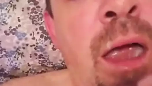 Sean kendini besliyor