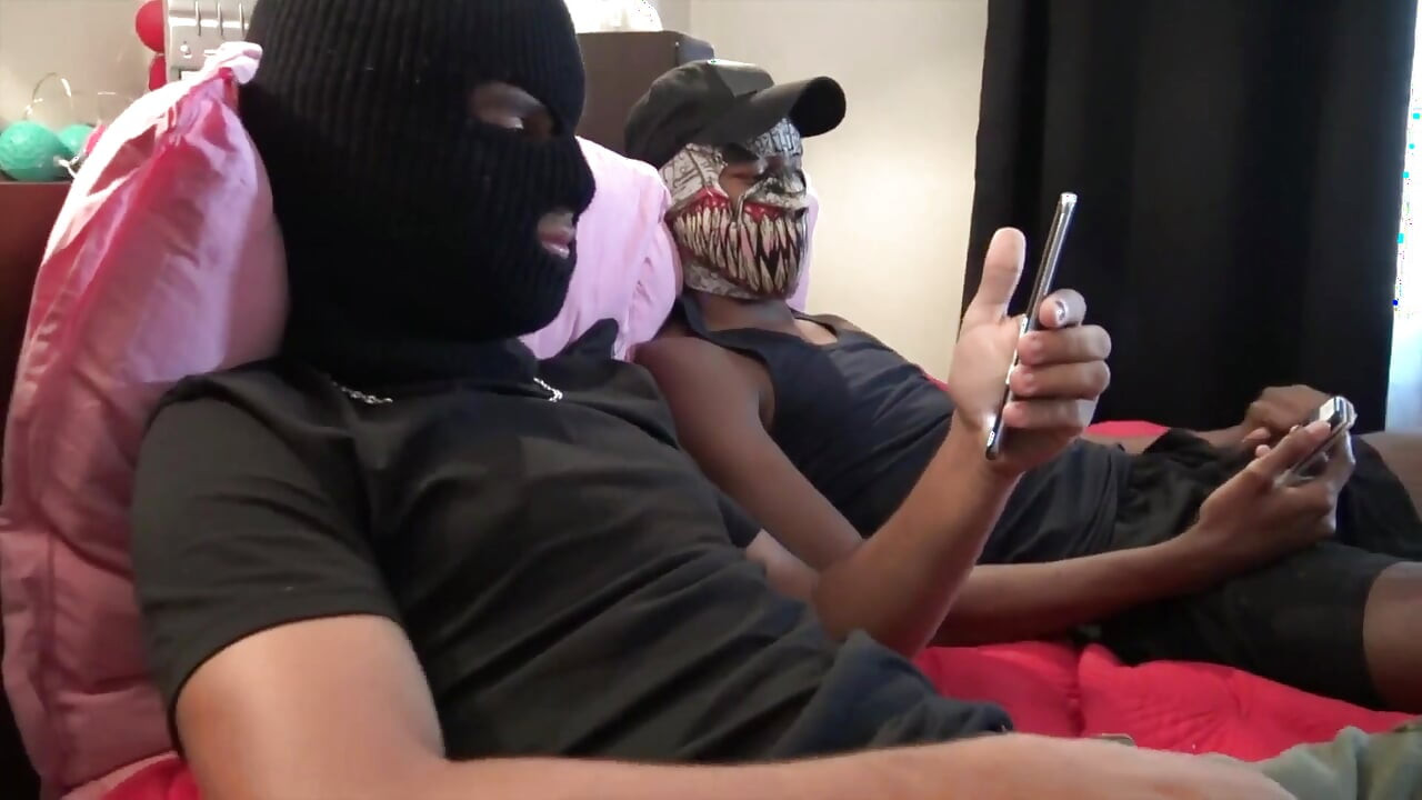 Відтрахана без презерватива і наповнена кремпаєм гетеросексуальний чорношкірий чувак