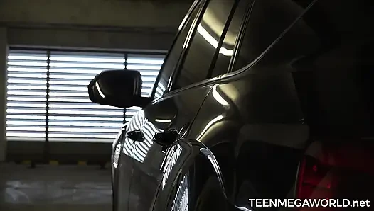 Reiche schlampe megan bekommt ihre engen löcher von bodyguards zerstört - teenMegaWorld