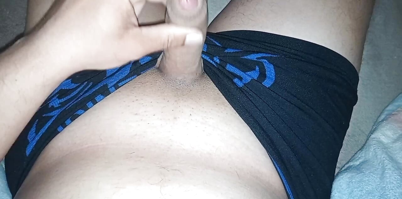 Roma guy at home slow masturbation – I pull my thick in blue panties