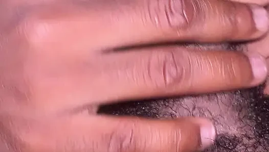 Pembantu sange afrika nyepong kontolku di tengah malam!