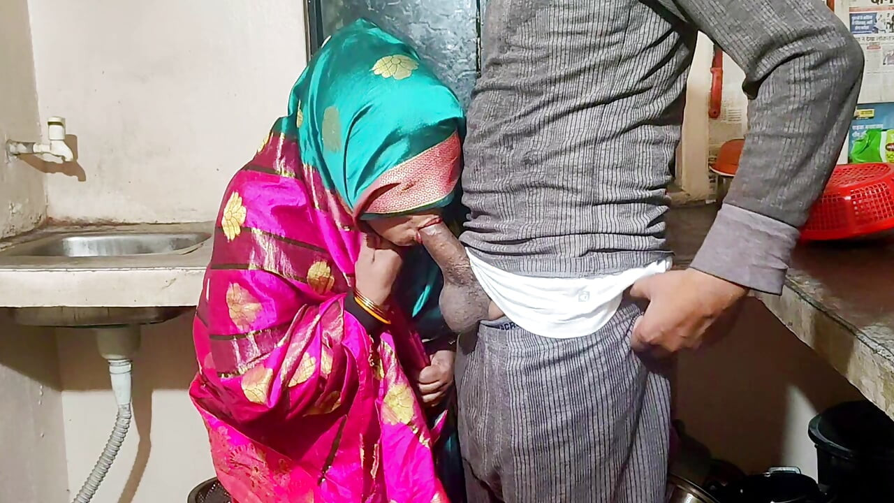 Mamá chupando gran culo de polla