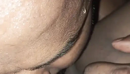 Erkek arkadaşımın penisini emdim ve o amımı yaladı.