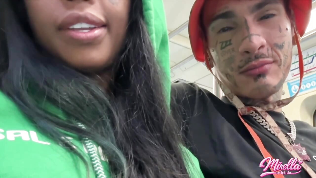 Ela não suporta ver a marcação do volume e me chupou dentro do metrô de So Paulo