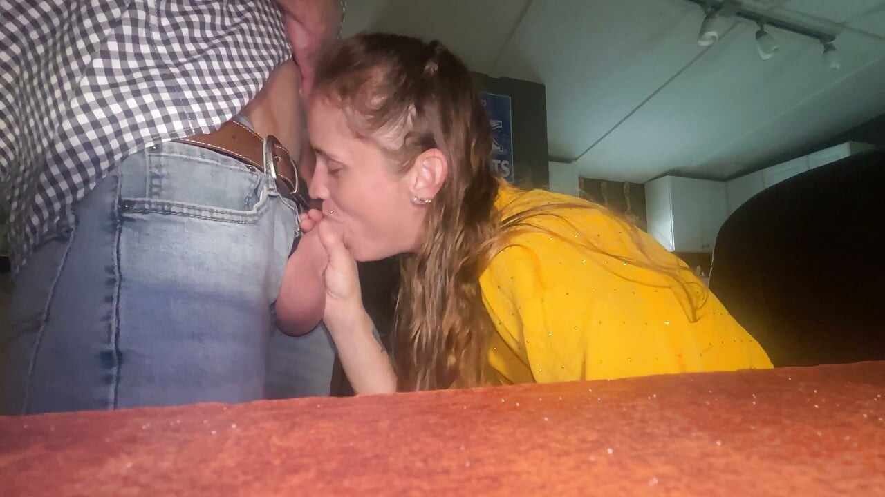 SWEETHEART DADDY'S NUTS ÜZERİNE ÖPÜCÜKLER