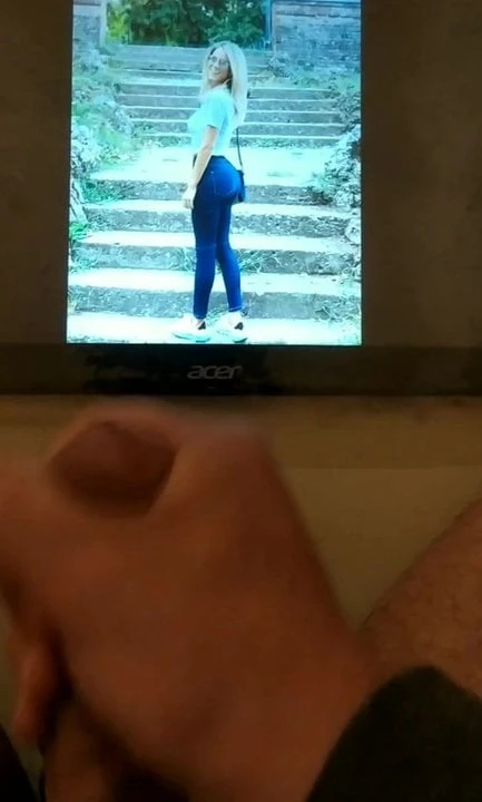 Diletta Leotta cum tribute - Sborrata sulla tettona Diletta