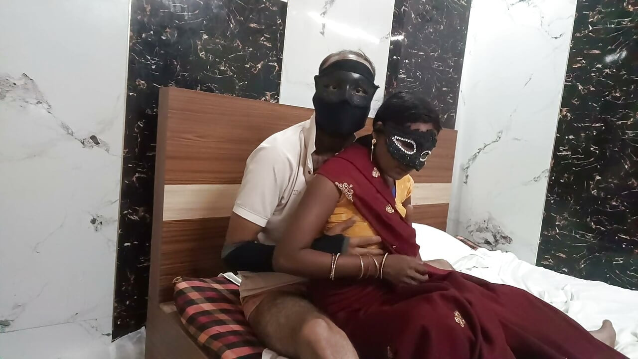 Kamwali bai ko Malik ne chod Dala aur spram gira Diya